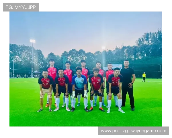 足球联赛在青训扶持中设立联合训练营并推广示范训练方案，足球俱乐部青训